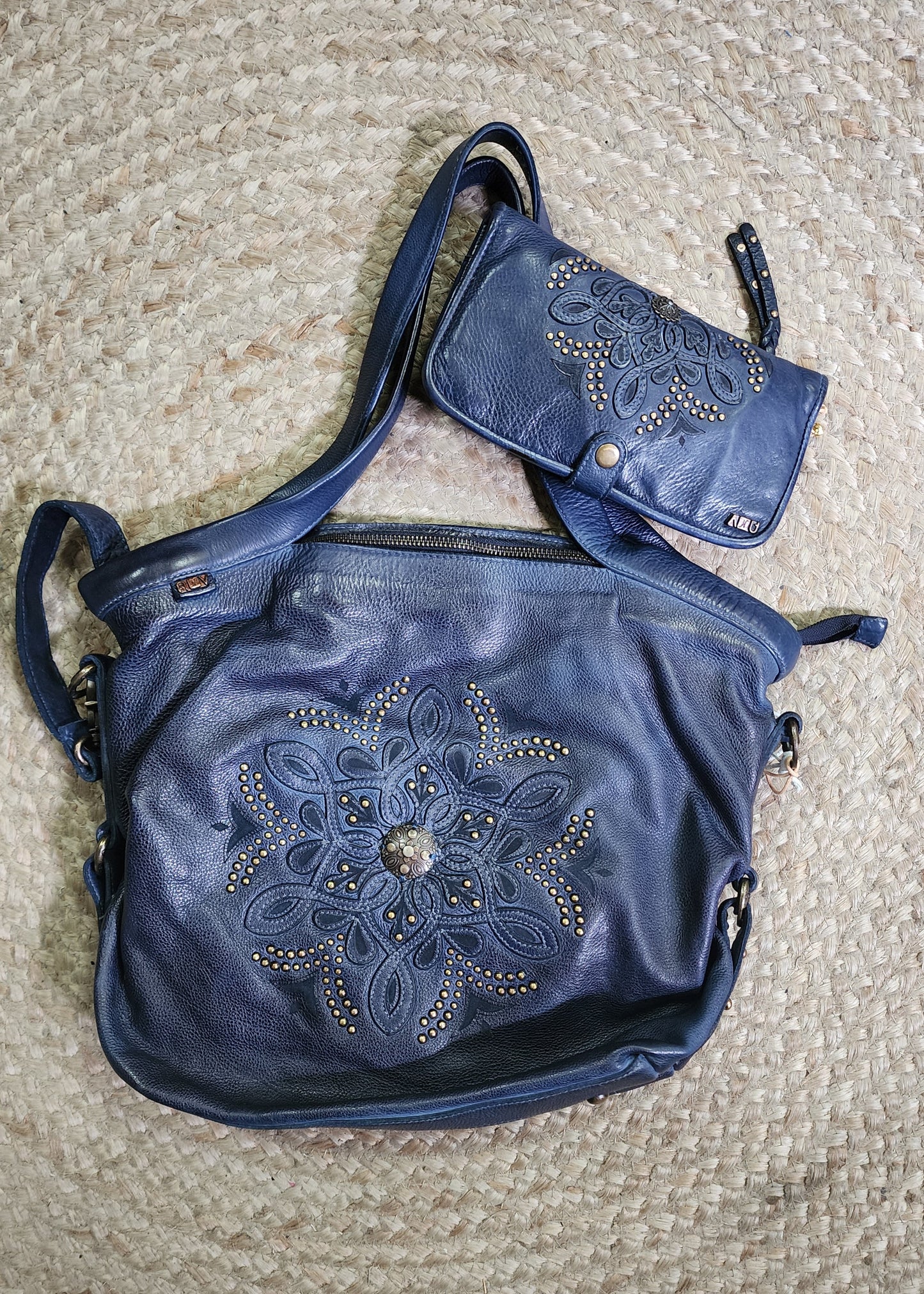 AnV Leather hand tooled handbag-hobo/Navy