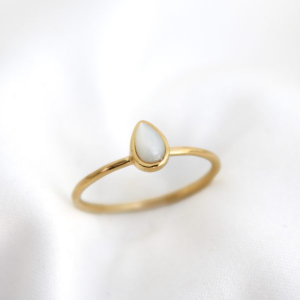Selene Ring in Gold with Mother Of Pearl S/M