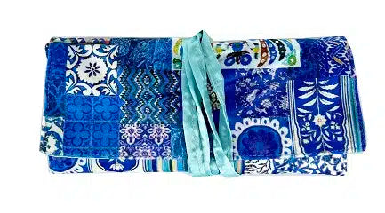 VELVET JEWELLERY ROLL – BLUE NOMAD